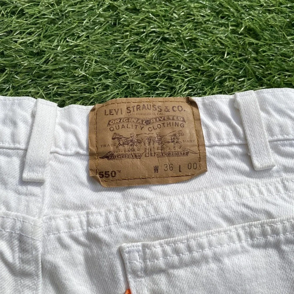 Vintage Levis 550 Shorts Mens 36 White Denim Relaxed Fit Made‎ USA 90s Jeans